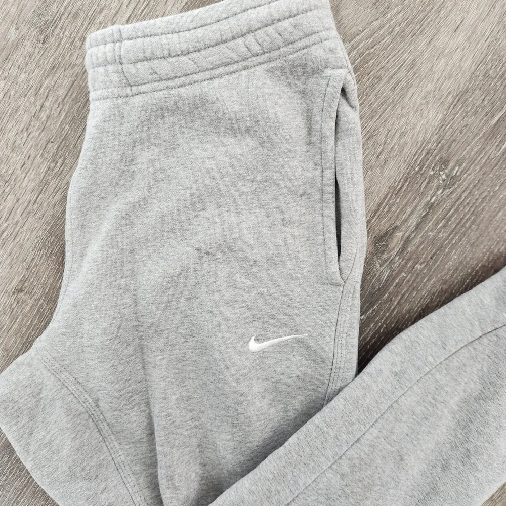 Nike sportswear club